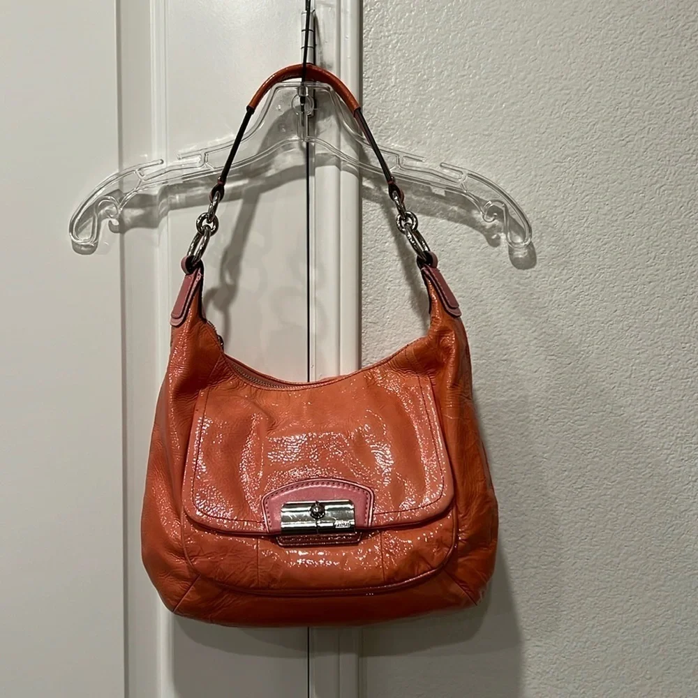 COACH 19299 KRISTIN PATENT LEATHER ROSE HOBO BAG Vintage VGUC few ink marks